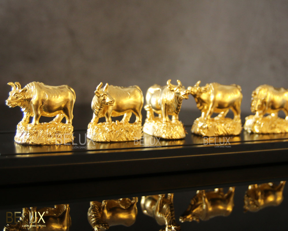 Tượng Trâu Phong Thủy Mạ Vàng 24k Mẫu 3