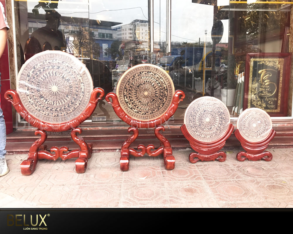 Mặt trống đồng hoa văn nổi