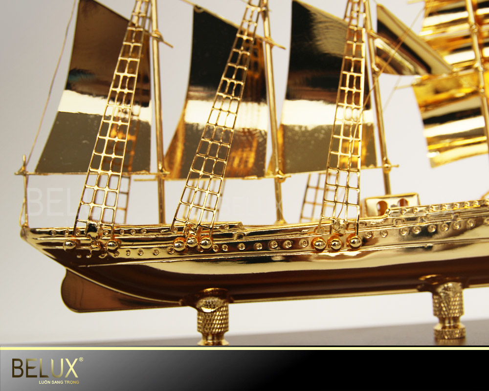 Mô Hình Thuyền Buồm Mạ Vàng 24k - M15