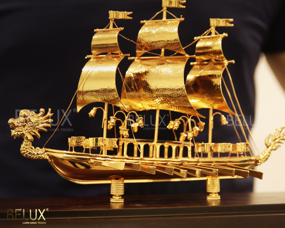 Mô hình thuyền buồm đầu rồng mạ vàng 24K – M14