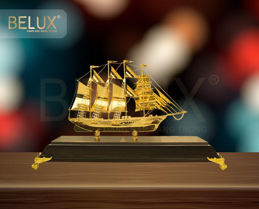 Mô Hình Thuyền Buồm Mạ Vàng 24k - M15