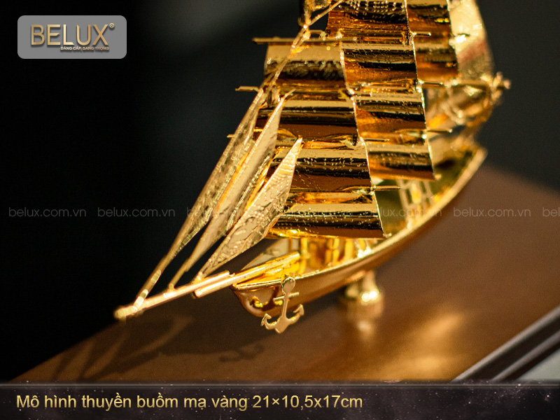 Mô hình thuyền buồm mạ vàng -M2