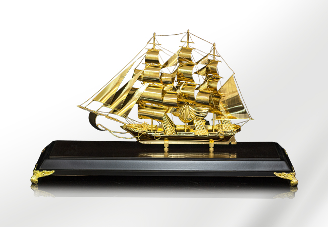 Quà Tặng Thuyền Buồm Mạ Vàng - M9