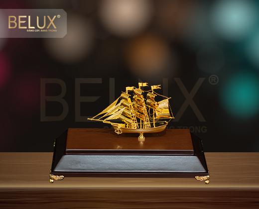 Mô hình thuyền buồm mạ vàng -M2