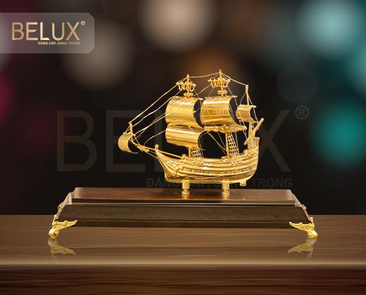 Mô hình thuyền buồm mạ vàng 24K – M13