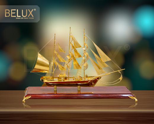 Mô Hình Thuyền Buồm Mạ Vàng 24k - M12