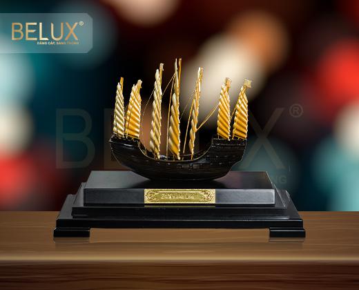 Thuyền Buồm Phong Thuỷ Dát Vàng 24k - M7