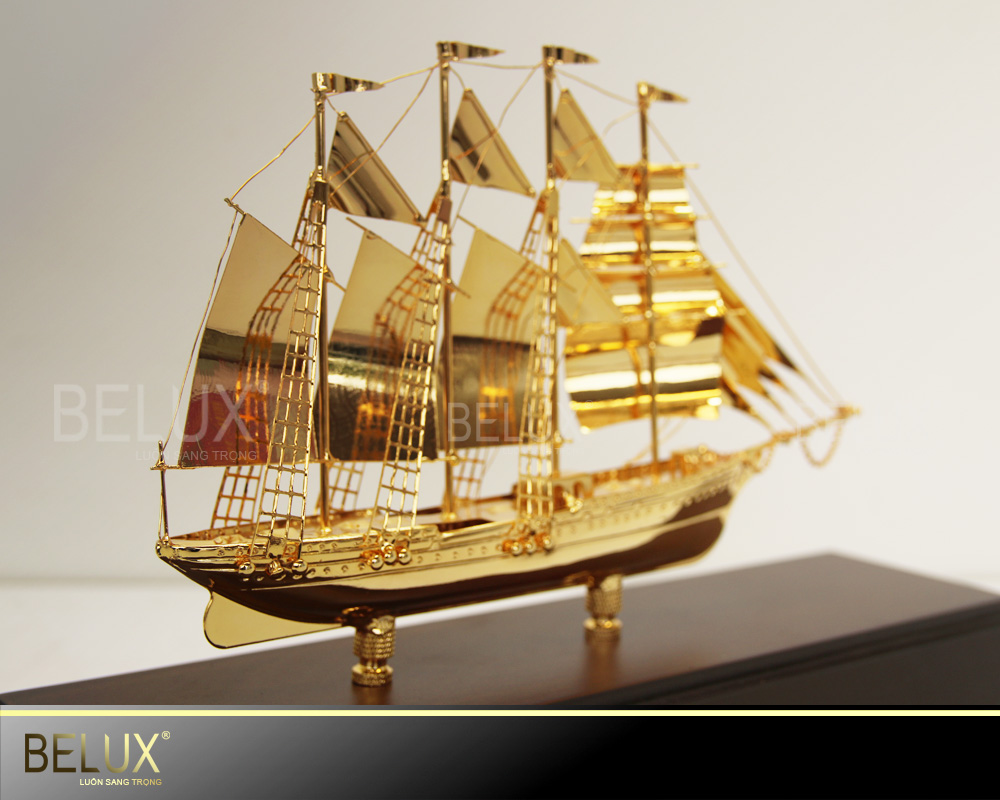 Mô Hình Thuyền Buồm Mạ Vàng 24k - M15