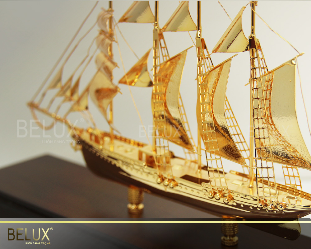Mô Hình Thuyền Buồm Mạ Vàng 24k - M15