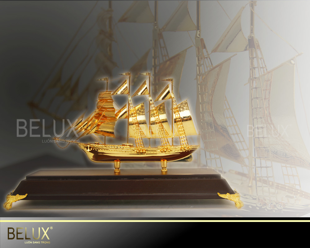Mô Hình Thuyền Buồm Mạ Vàng 24k - M15