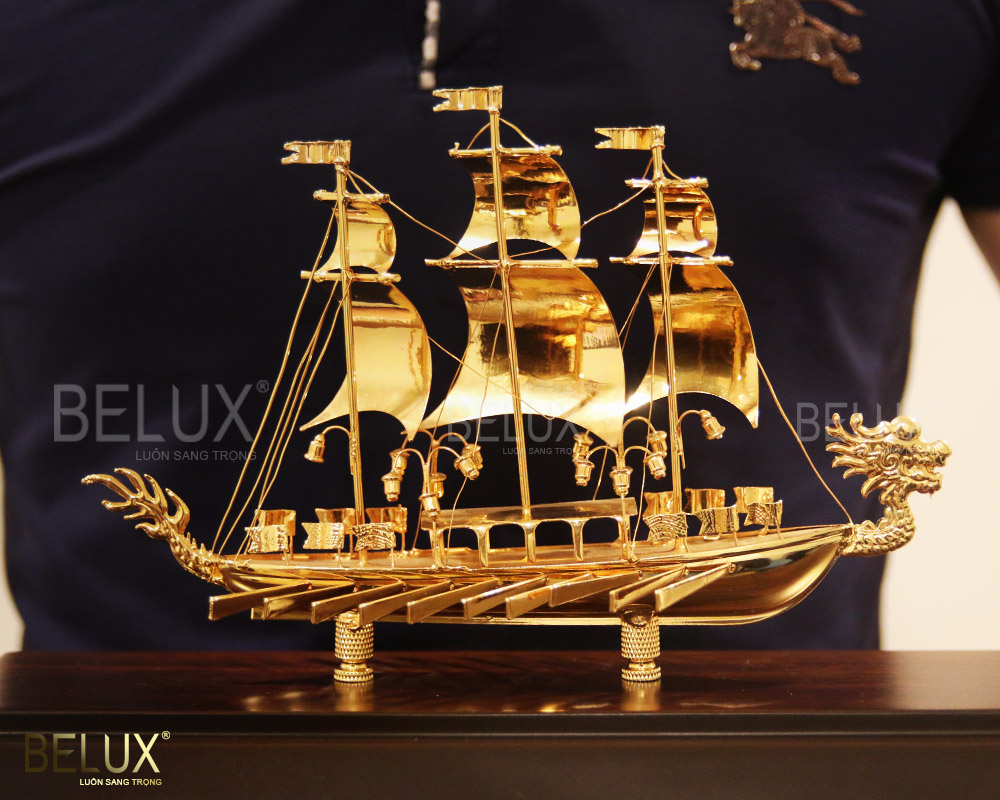 Mô hình thuyền buồm đầu rồng mạ vàng 24K – M14