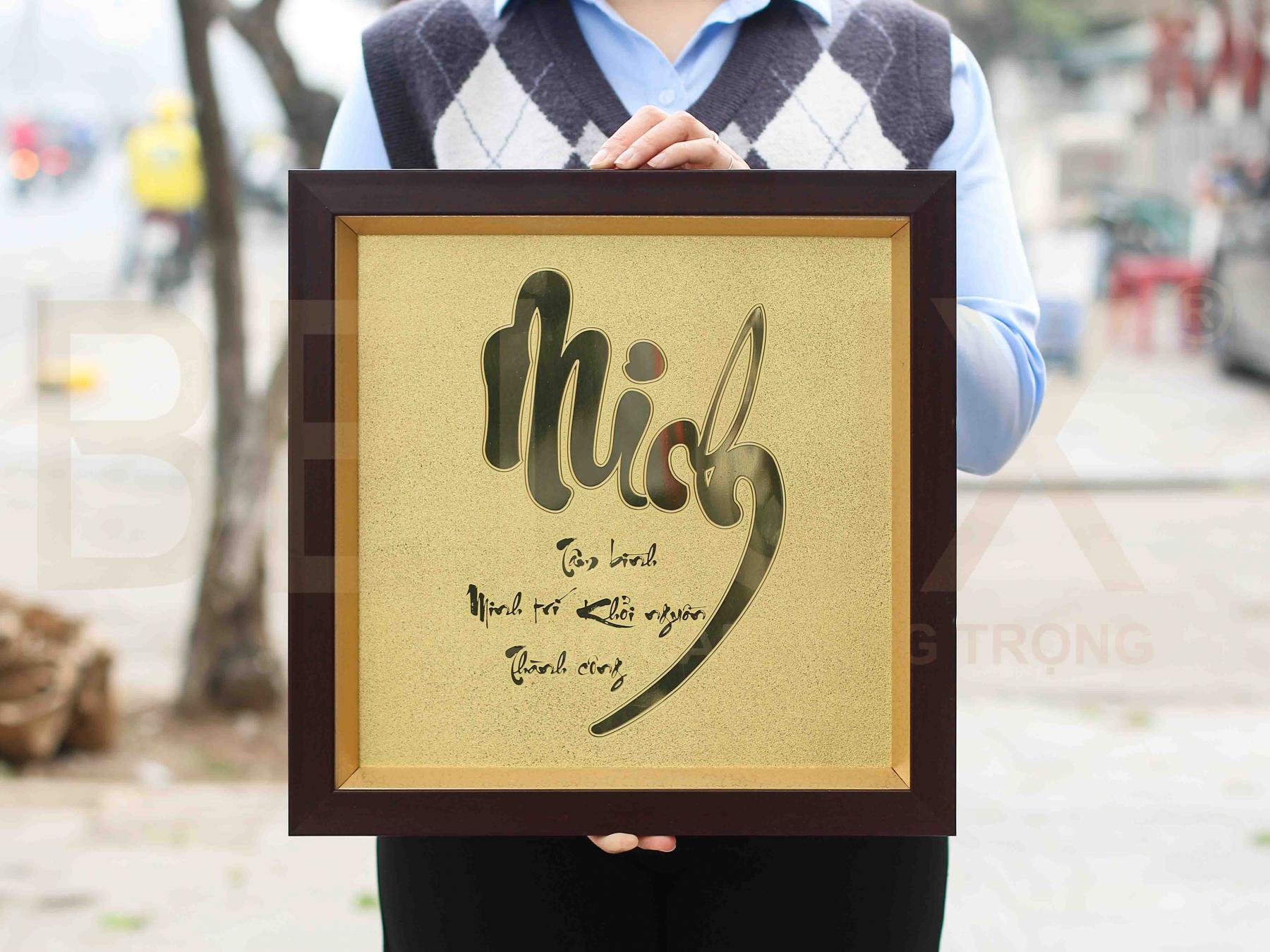 Tranh chữ Minh thiết kế theo yêu cầu kt 39 x 39cm