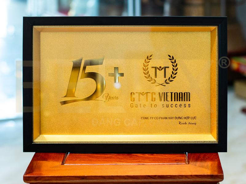 Tranh kỷ kiệm mạ vàng 24k thiết kế theo yêu cầu