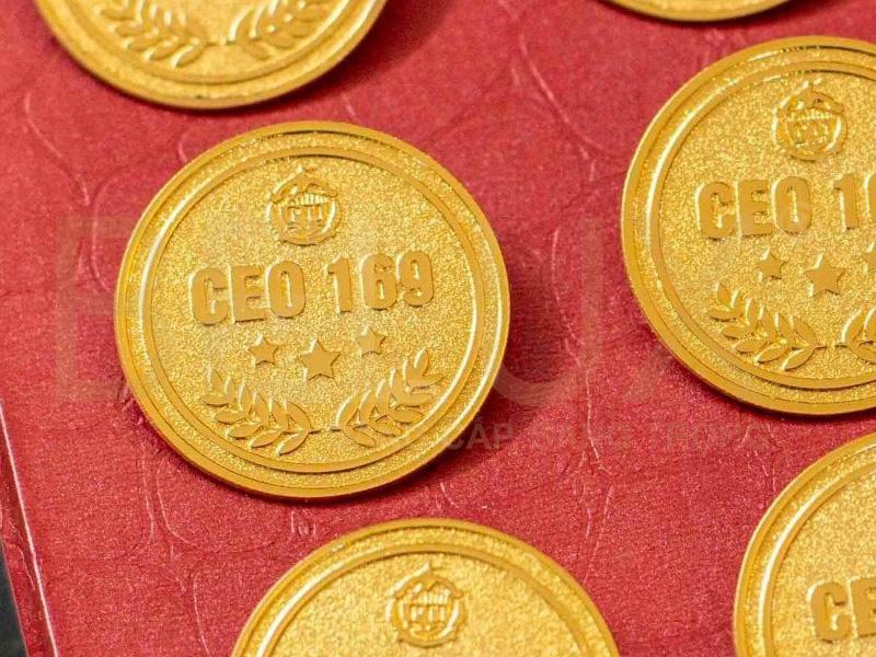 Cài áo thiết kế theo yêu cầu mạ vàng 24k