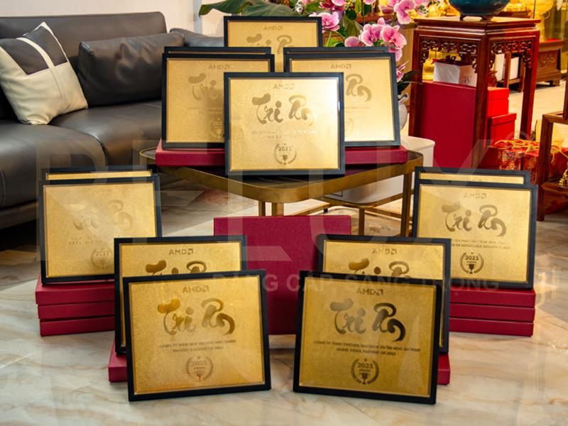 Tranh tri ân thiết kế theo yêu cầu mạ vàng 24k