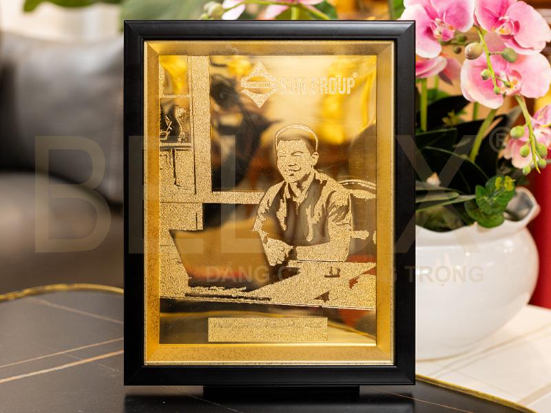 Tranh chân dung mạ vàng thiết kế theo yêu cầu