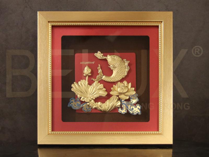 Tranh cá chép hoa sen dát vàng 24k 24x24cm
