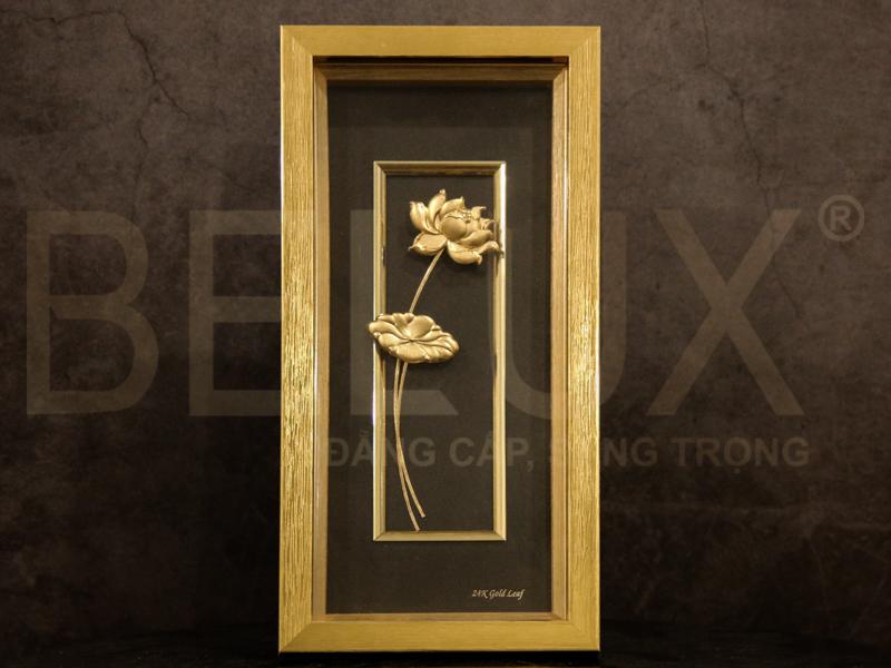 Tranh hoa sen dát vàng 24k khổ đứng