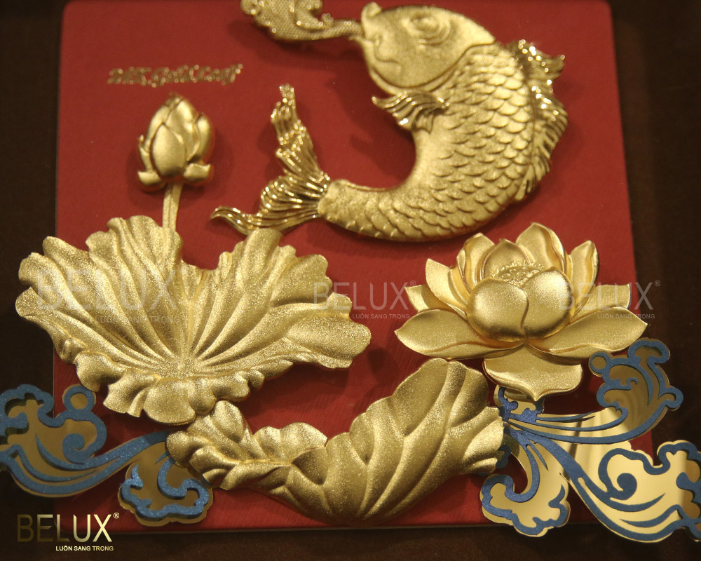 Tranh cá chép hoa sen dát vàng 24k 24x24cm