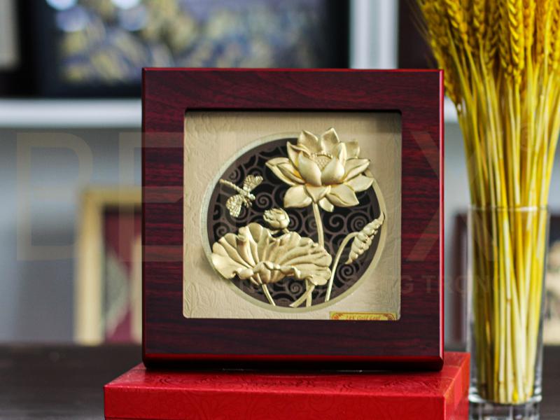Tranh Hoa Sen Chuồn Chuồn Dát Vàng 24K