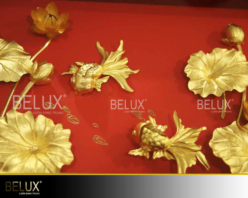 Tranh hoa sen cá vàng dát vàng 24k