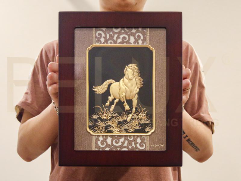 Tranh mã đáo thành công phủ vàng 24k (Mẫu 6)