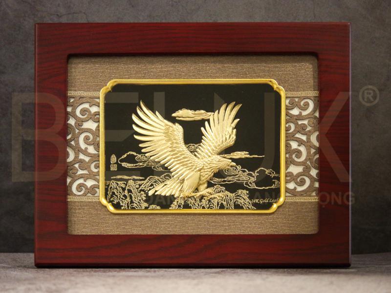 Tranh đại bàng dát vàng 24k mẫu 1