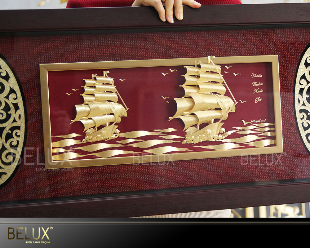 Tranh thuyền buồm nền đỏ dát vàng 24k