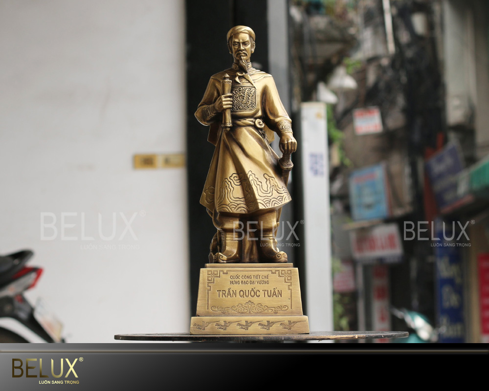 Tượng Trần Hưng Đạo bằng đồng vàng cao 42cm