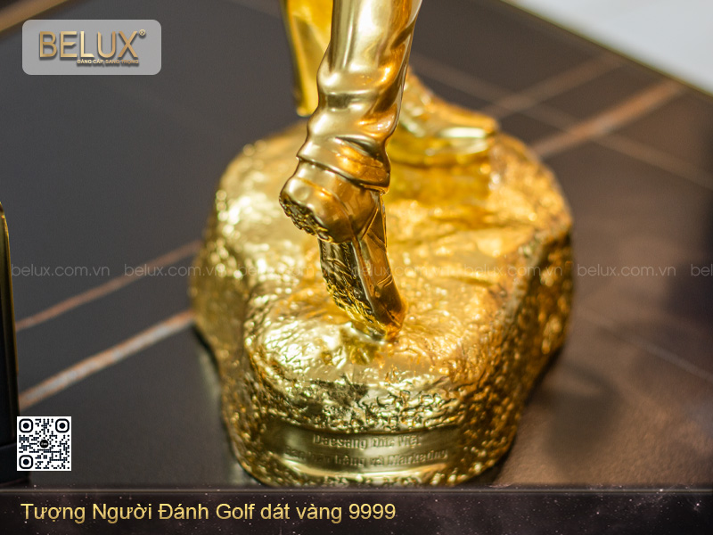 Tượng Người Đánh Golf Dát Vàng 9999