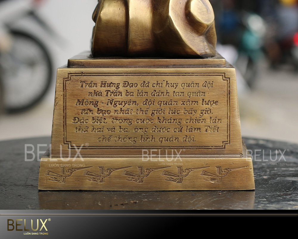 Tượng Trần Hưng Đạo bằng đồng vàng cao 42cm