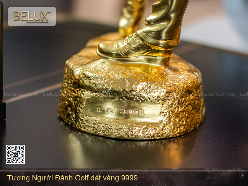 Tượng Người Đánh Golf Dát Vàng 9999